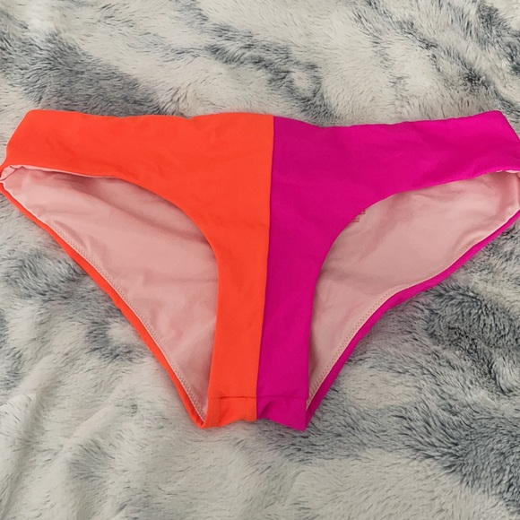 NWOT- Top - MEDIUM, Bottoms - SMALL - Picture 4 of 6